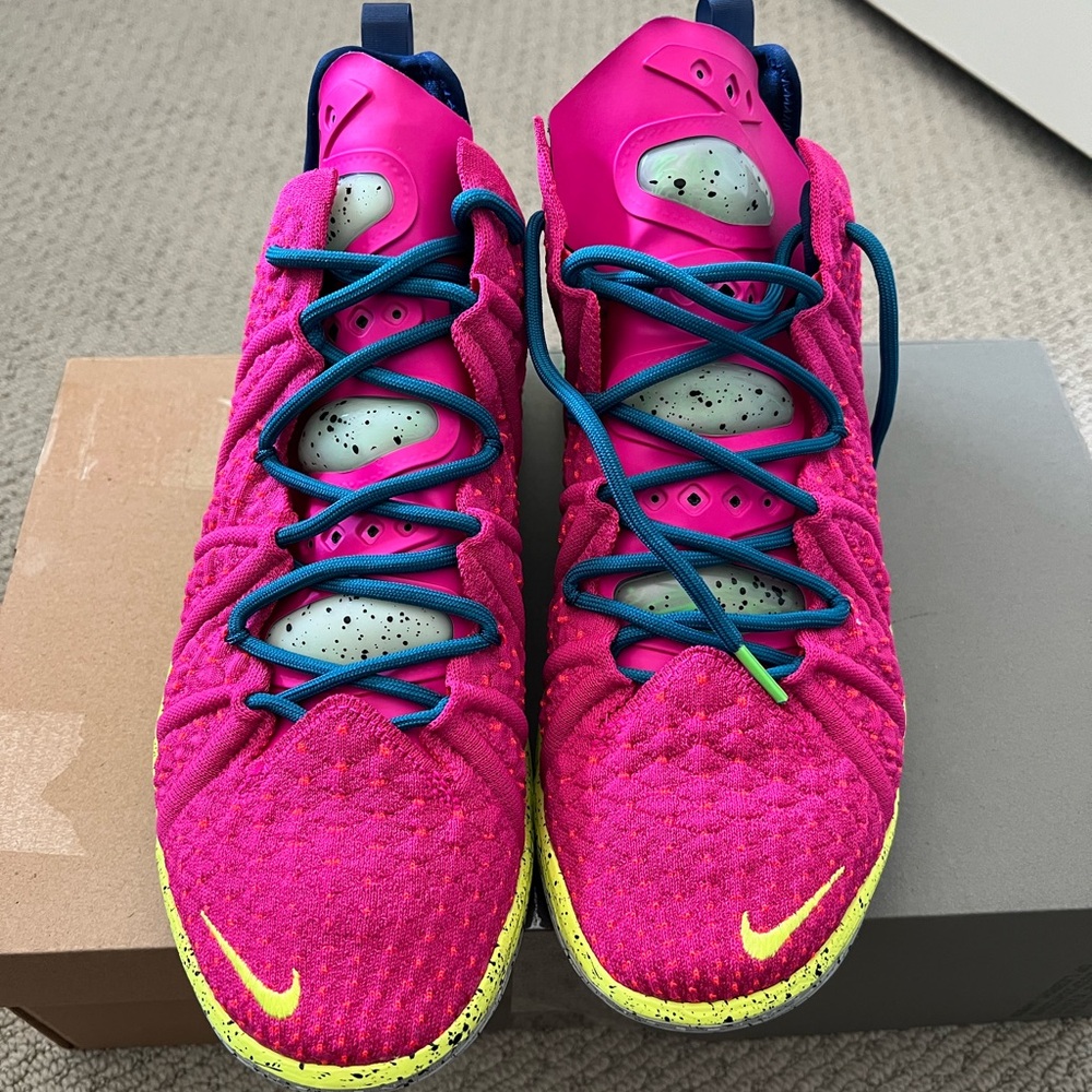 Nike LeBron 18 "Los Angeles By Night"